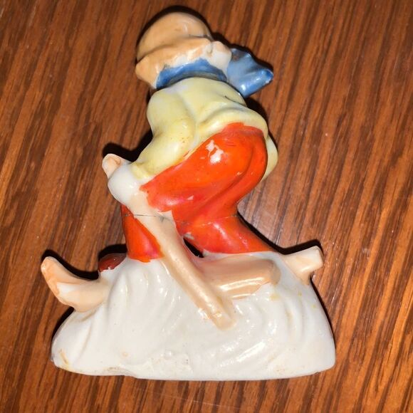 Vtg ceramic boy skiing figurine - Picture 4 of 9